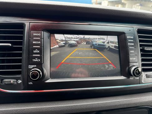 Used 2017 Kia Sedona LX w/ LX Essentials Premium Package image 20