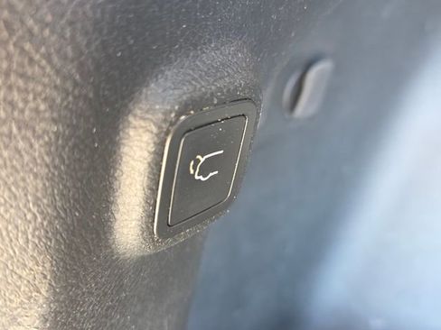 Used 2019 Jeep Cherokee Latitude Plus w/ Comfort/Convenience Group FWD image 13