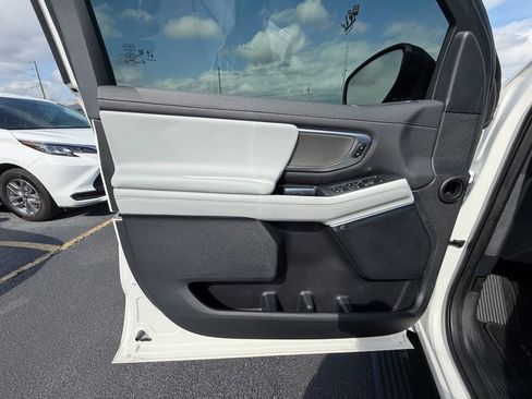 Used 2025 Ford Expedition Max Platinum w/ Driver's Package image 9