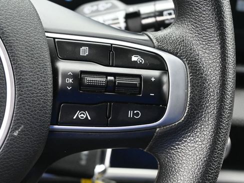 Used 2025 Kia Sportage LX image 11