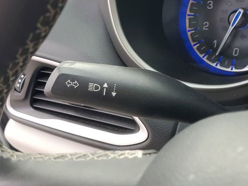 Used 2023 Chrysler Pacifica Touring-L FWD image 26