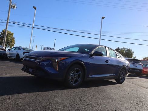 New 2025 Kia K4 FWD image 3
