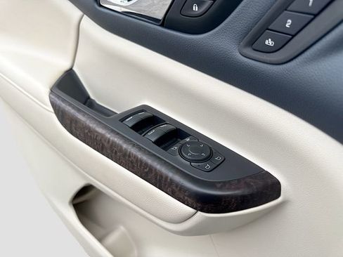 Used 2021 GMC Acadia Denali w/ Denali Ultimate Package image 18