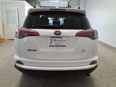Used 2017 Toyota RAV4 LE w/ Carpet Mat Package AWD/4WD image 5