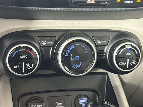 Used 2020 Hyundai Venue SEL FWD image 19