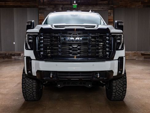 Used 2024 GMC Sierra 2500 Denali Ultimate image 2