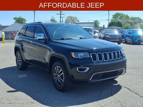 Used 2017 Jeep Grand Cherokee Limited w/ Trailer Tow Group IV AWD/4WD image 3