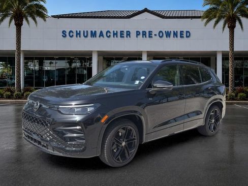Certified 2026 Volkswagen Tiguan SE R-Line FWD image 3