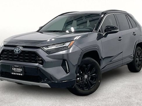Used 2022 Toyota RAV4 XSE AWD/4WD image 12
