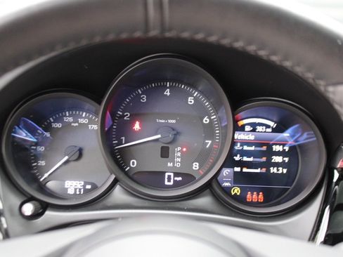 Used 2025 Porsche Macan image 23