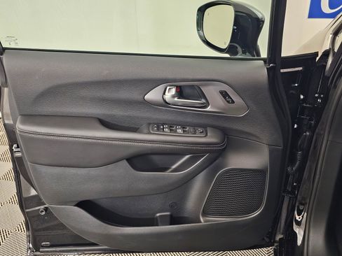 New 2026 Chrysler Pacifica Select AWD/4WD image 10