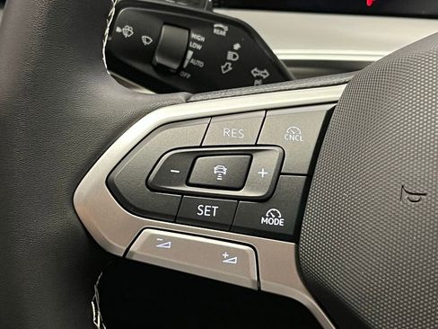 New 2025 Volkswagen Tiguan SE image 26