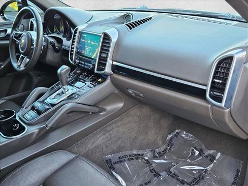 Used 2017 Porsche Cayenne S Platinum image 23