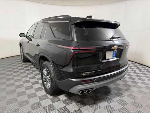 Used 2025 Chevrolet Traverse LT w/ Enhanced Driving Package AWD/4WD image 2