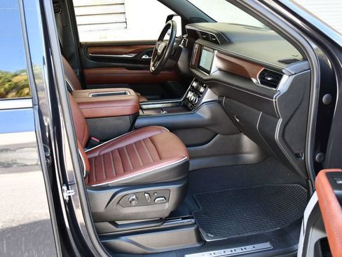 Used 2023 GMC Yukon Denali Ultimate AWD/4WD image 48