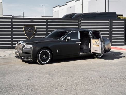Used 2025 Rolls-Royce Phantom Sedan RWD image 96