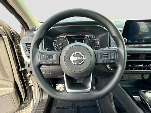 Used 2024 Nissan Rogue SV FWD image 11