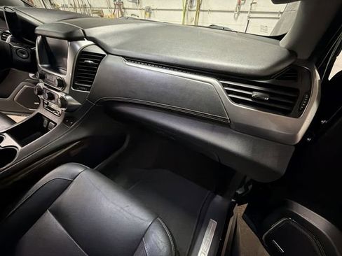 Used 2019 Chevrolet Suburban LT image 27