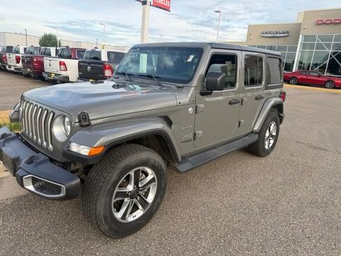 Used 2018 Jeep Wrangler Unlimited Sahara w/ Cold Weather Group AWD/4WD image 30