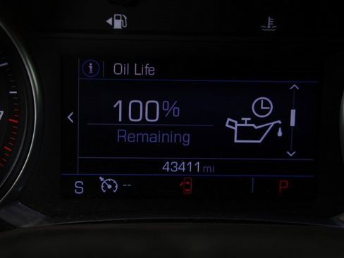 Used 2021 GMC Acadia SLE w/ Driver Convenience Package image 2