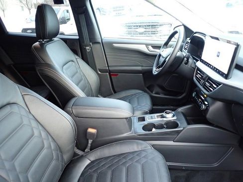 Certified 2024 Ford Escape Platinum w/ Premium Technology Package image 10