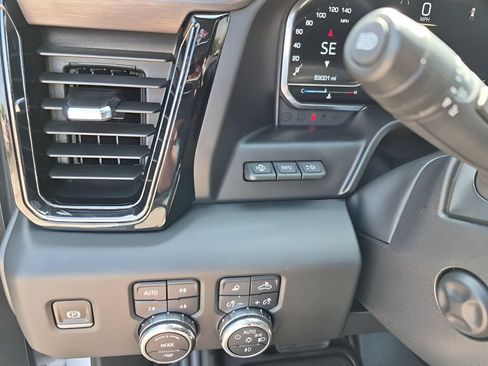 Used 2025 GMC Sierra 1500 AT4 w/ AT4 Premium Package AWD/4WD image 37