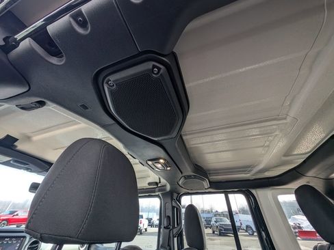 Used 2023 Jeep Wrangler Sahara image 19