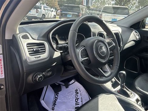 Used 2021 Jeep Compass Latitude image 2