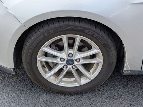 Used 2016 Ford Focus SE FWD image 5
