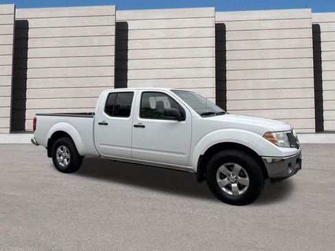 Used 2010 Nissan Frontier SE AWD/4WD image 6