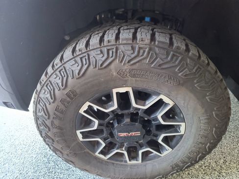 Used 2024 GMC Sierra 2500 AT4X AWD/4WD image 41