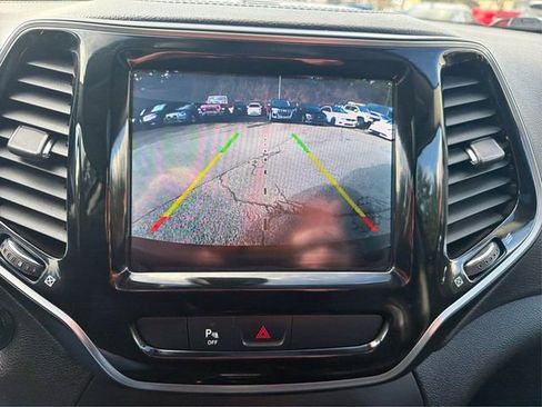 Used 2019 Jeep Cherokee Limited AWD/4WD image 28