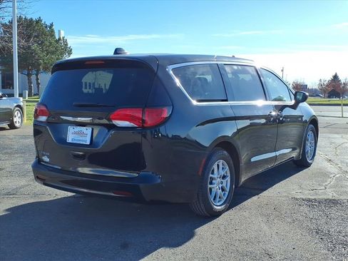 Used 2022 Chrysler Voyager LX image 6