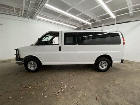Used 2017 Chevrolet Express 2500 LT w/ LT Preferred Equipment Group image 3