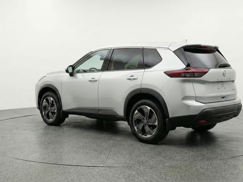 Used 2025 Nissan Rogue SV image 6