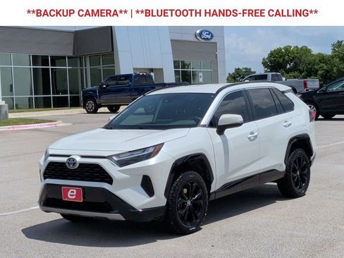 Used 2022 Toyota RAV4 SE AWD/4WD image 3