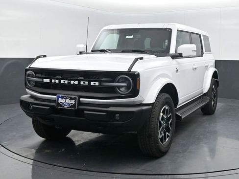 New 2025 Ford Bronco Outer Banks image 3