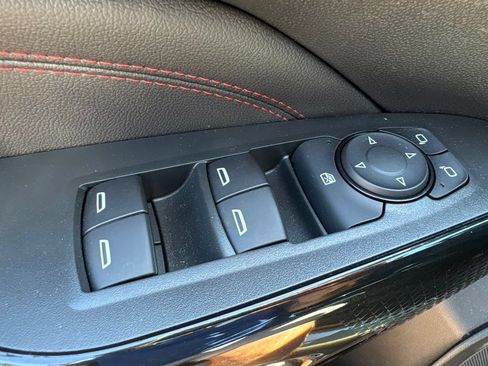 Certified 2024 Chevrolet Trax RS w/ Sunroof Package FWD image 13