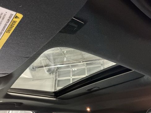 Used 2018 Jeep Grand Cherokee Limited image 6