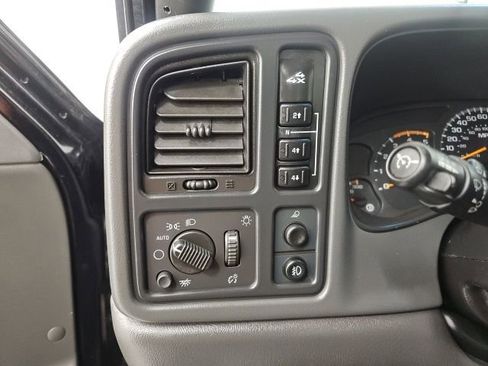 Used 2004 GMC Sierra 2500 SLT w/ Heavy-Duty Power Package image 16