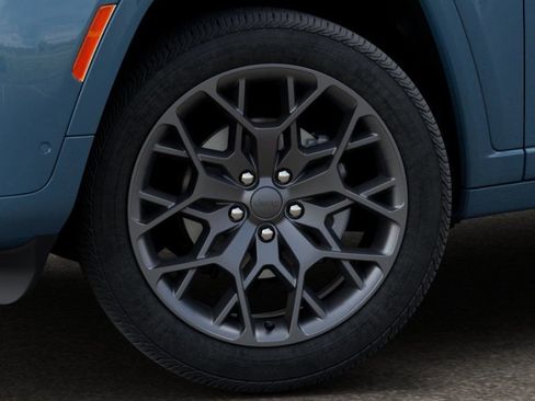 New 2026 Jeep Grand Cherokee Summit image 13