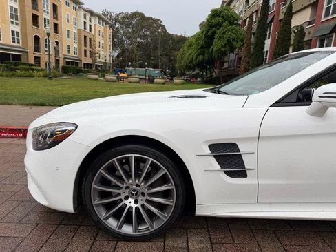 Used 2018 Mercedes-Benz SL 550 image 31