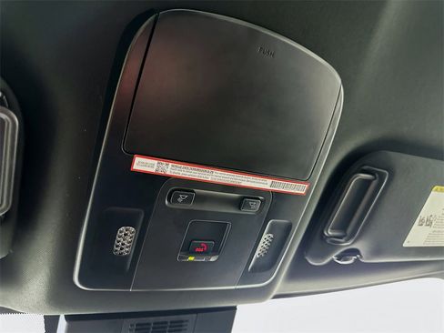 Used 2025 Toyota Camry SE image 32