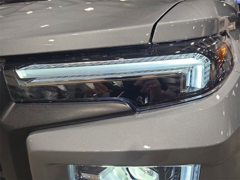 New 2026 GMC Canyon Elevation w/ Convenience Package image 30