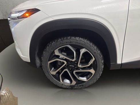 Used 2024 Chevrolet Trax RS w/ Sunroof Package FWD image 32