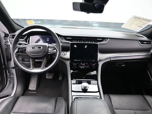 Used 2023 Jeep Grand Cherokee Overland w/ Luxury Tech Group IV RWD image 18