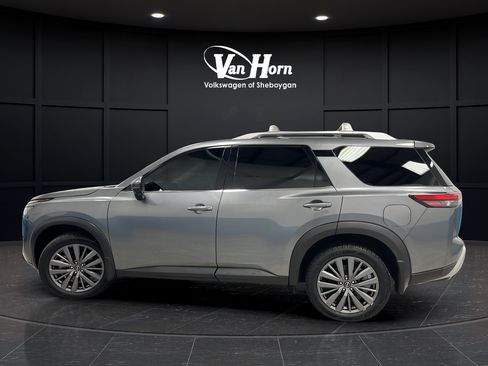 Used 2025 Nissan Pathfinder SL w/ SL Premium Package AWD/4WD image 4
