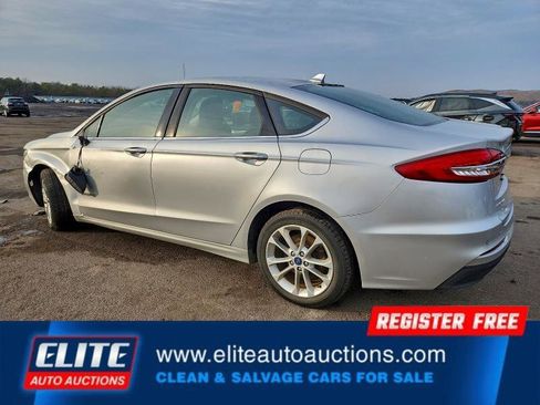 Used 2019 Ford Fusion SE image 4
