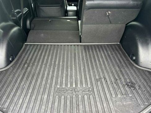 Used 2018 Toyota RAV4 Limited image 13