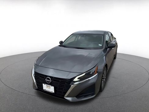 Used 2025 Nissan Altima 2.5 SV FWD image 8